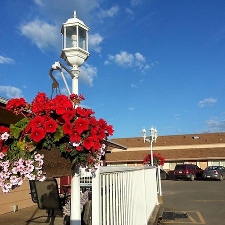 Traveller'S Inn Dawson Creek Esterno foto