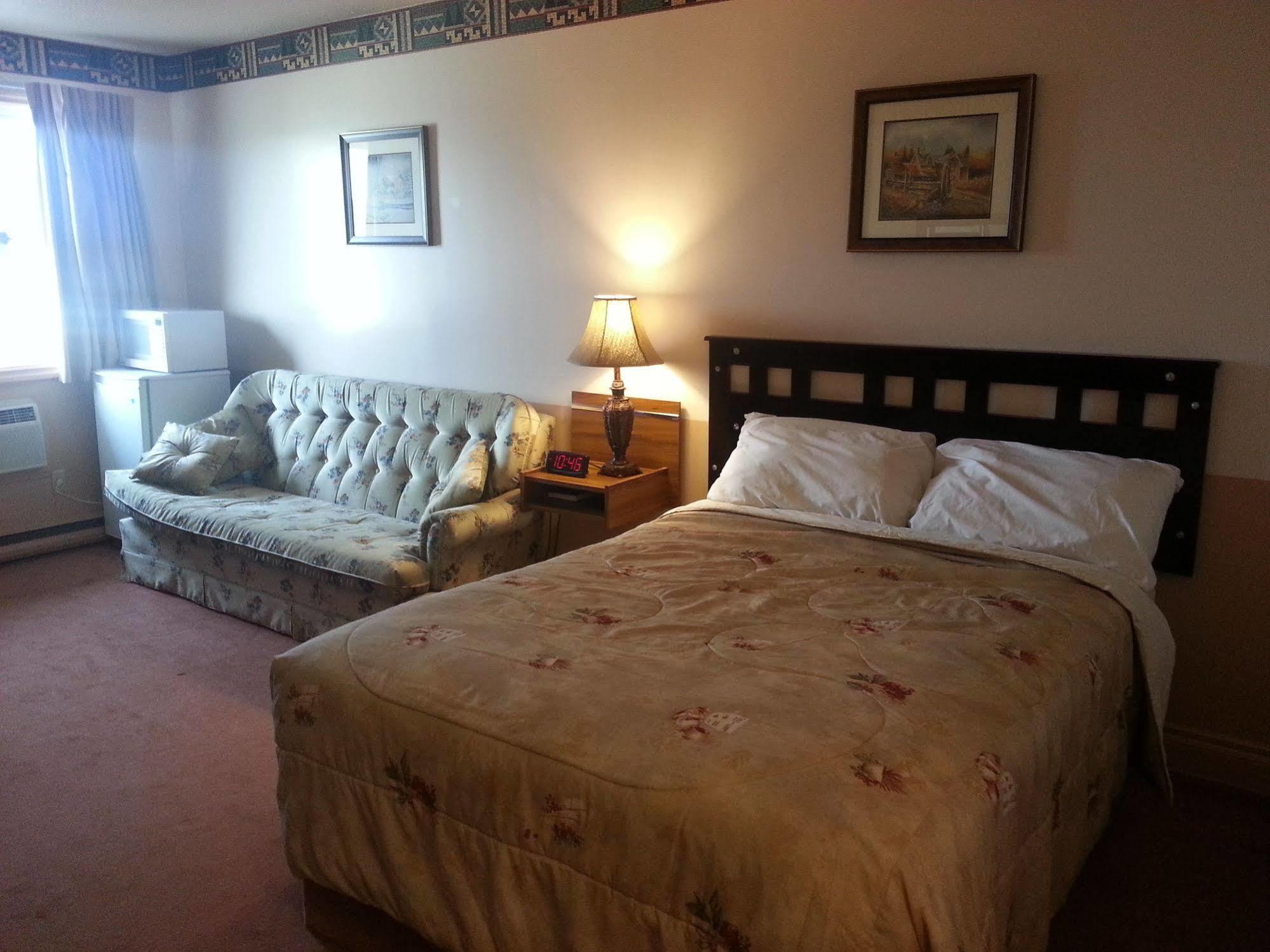 Traveller'S Inn Dawson Creek Esterno foto
