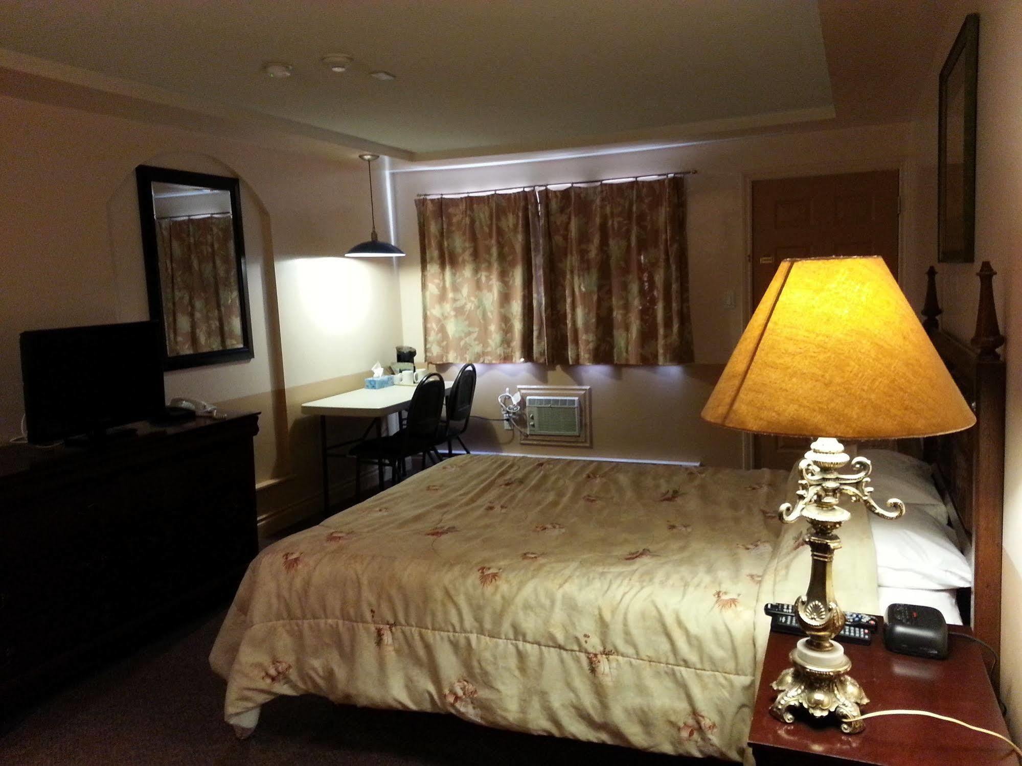 Traveller'S Inn Dawson Creek Esterno foto